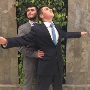 Meet your Posher, Carlos daniel